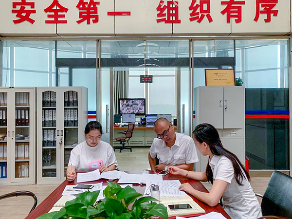 6月20日，運(yùn)行指揮中心協(xié)同各保障單位組織開展了2019年大面積航班延誤應(yīng)急處置演練。.png