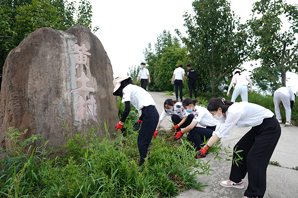 “助力鄉(xiāng)村振興，踐行艱苦奮斗” 將新員工黨性教育活動搬到對口幫扶村2.jpg