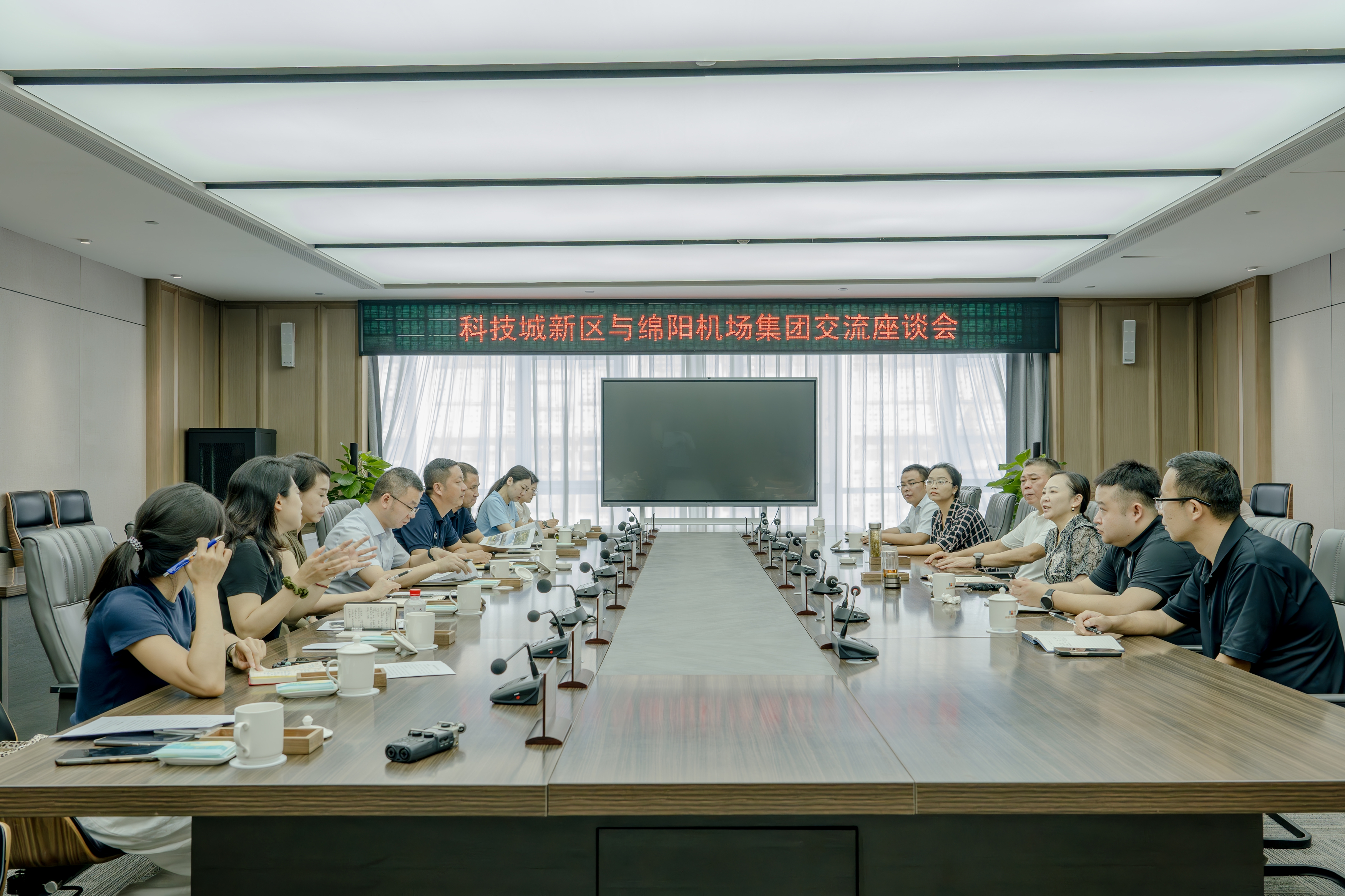落地綿陽，不僅3小時(shí)直達(dá)九寨，還能觀賞大熊貓  ——綿陽機(jī)場(chǎng)與中國(guó)大熊貓中心綿陽基地共商合作